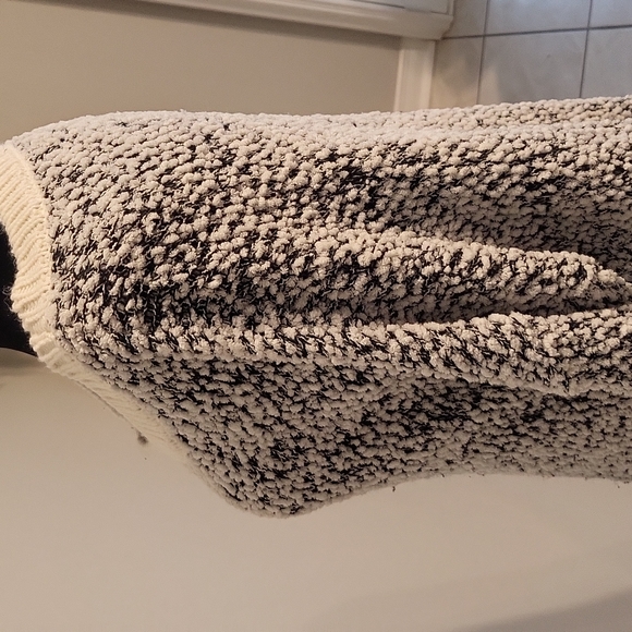 Daniel Laurent sweater - Picture 9 of 9